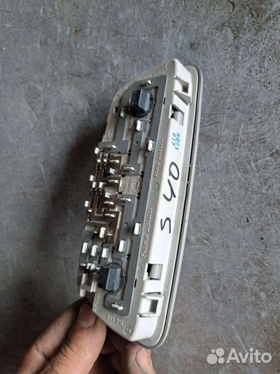 Плафон потолка Volvo S40
