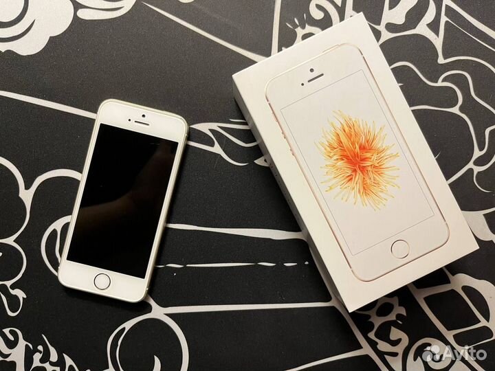 iPhone SE, 32 ГБ