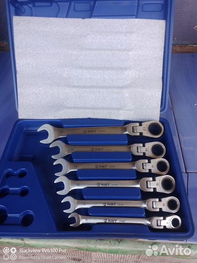 Набор ключей комбинированных трещоточных шарнирных