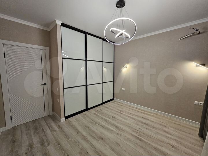 2-к. квартира, 74 м², 15/18 эт.