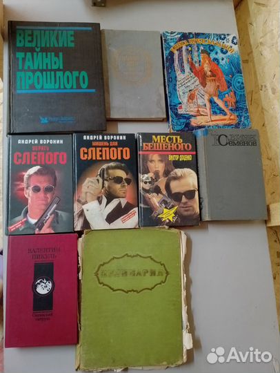 Книги много