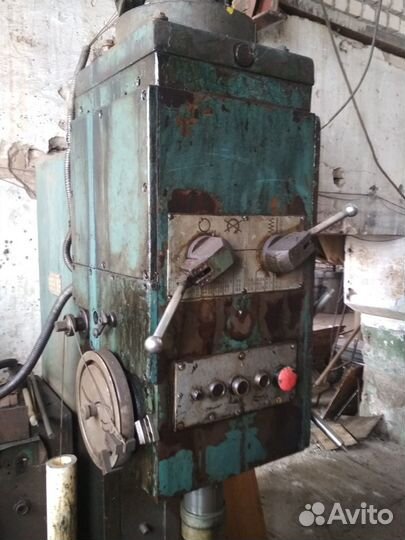 Вертикально-сверлильный станок 2Н135