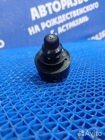 Кнопка корректора фар Mitsubishi Colt купе 1999