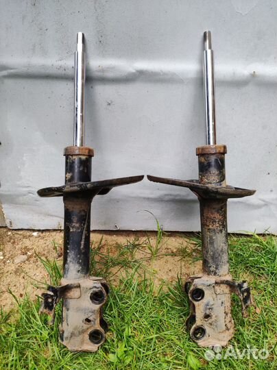 Стойки на Toyota rav4