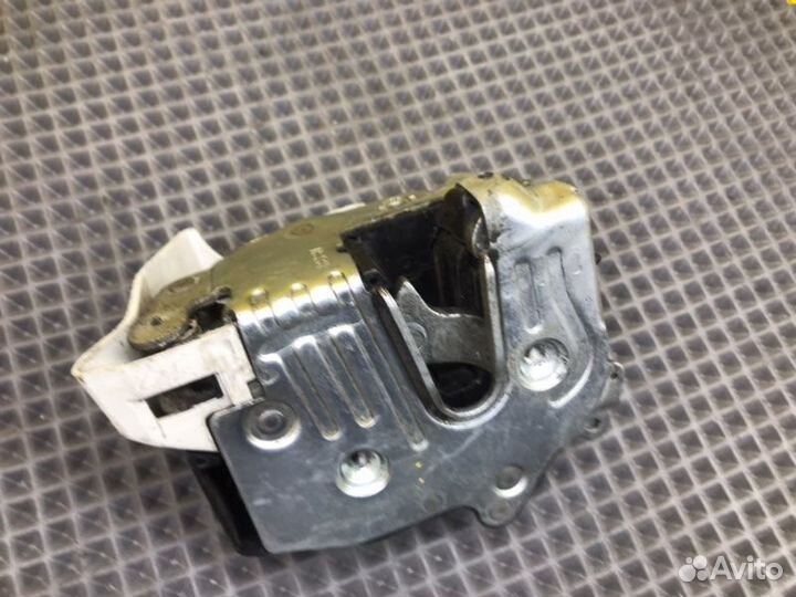 Замок двери задний правый Mercedes-Benz E-Class