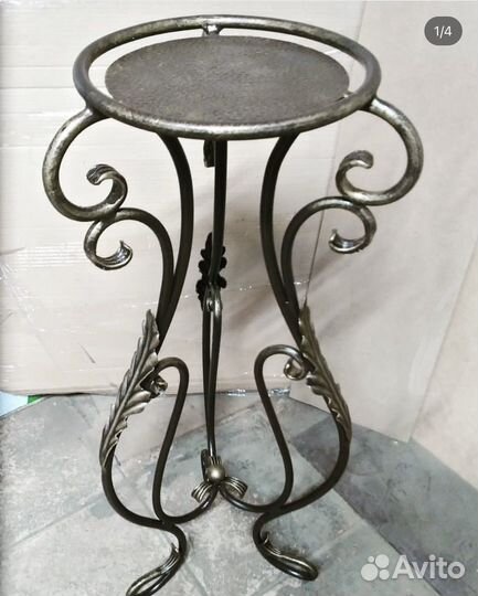 Кованная цветочница