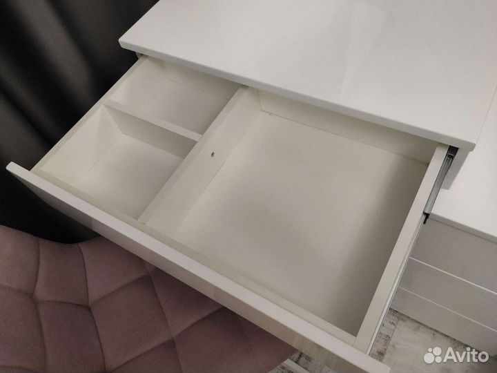 Стол туалетный