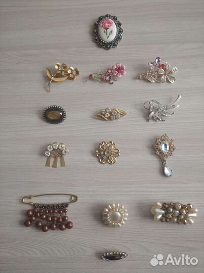 Женская брошь