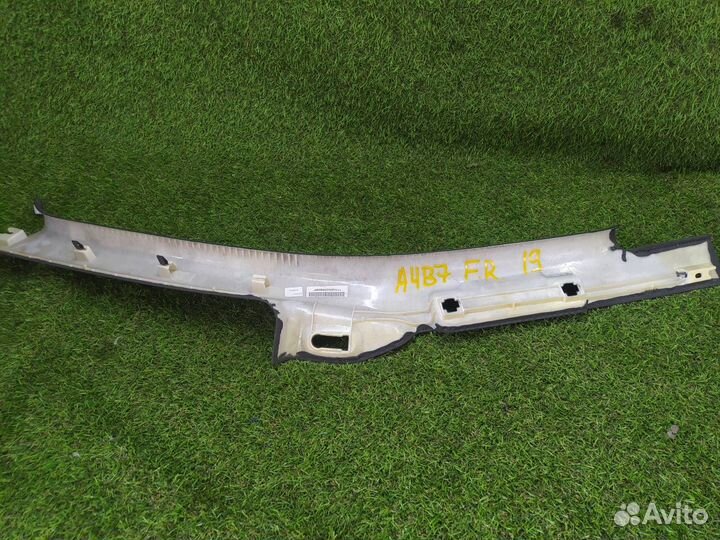 Обшивка стойки кузова передняя правая Audi A4 B7