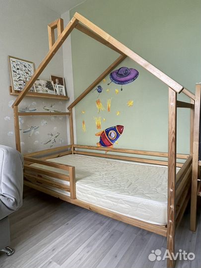 Детская кровать домик с матрасом