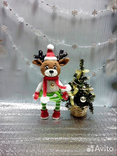 Новогодний олень игрушка вязаная, 25 см