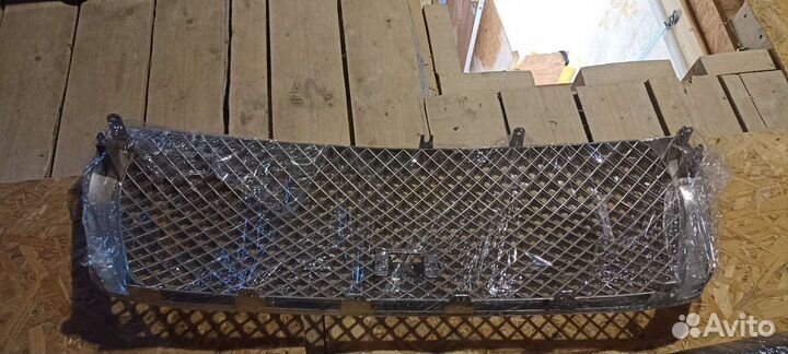 Решетка радиатора Land Cruiser 200