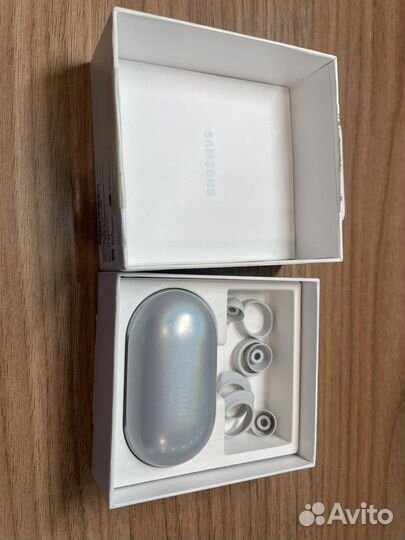 Беспроводные наушники samsung buds