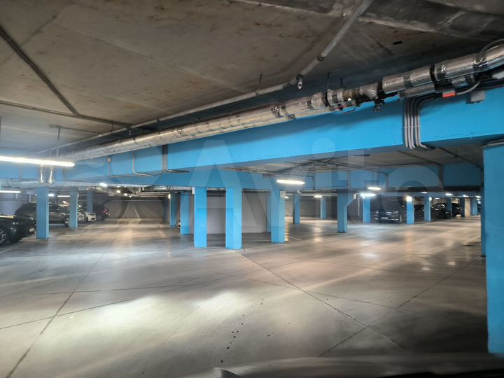 Машиноместо, > 30 м²