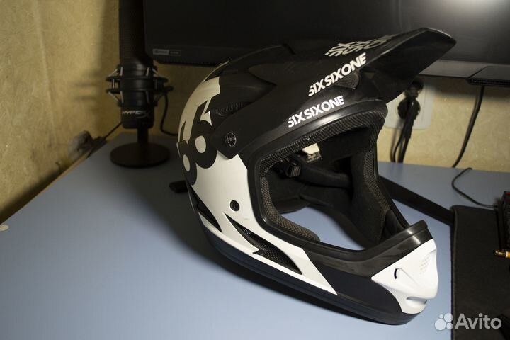 Шлем sixsixone L