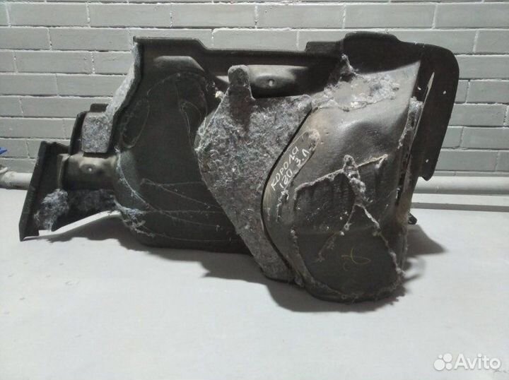 Обшивка багажника задняя левая Toyota Corolla 120