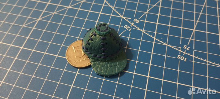 Брелок мини кепка