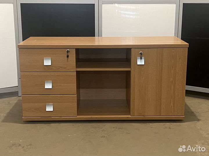 Тумба под телевизор 121х46х60см