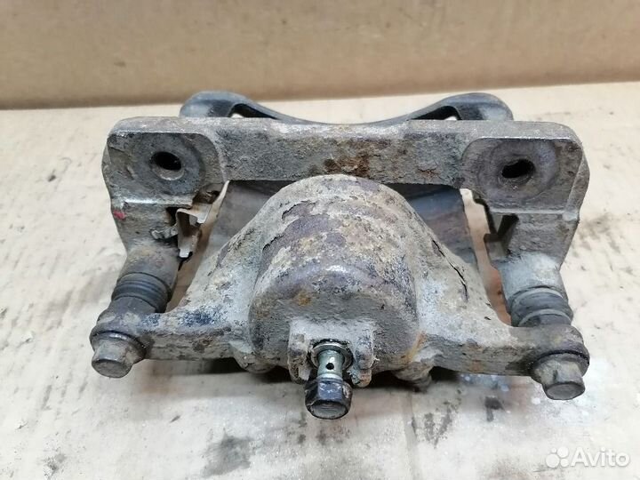 Суппорт передний левый Honda Civic 4D