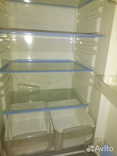 Холодильник Indesit C138G рабочий на почин\запч