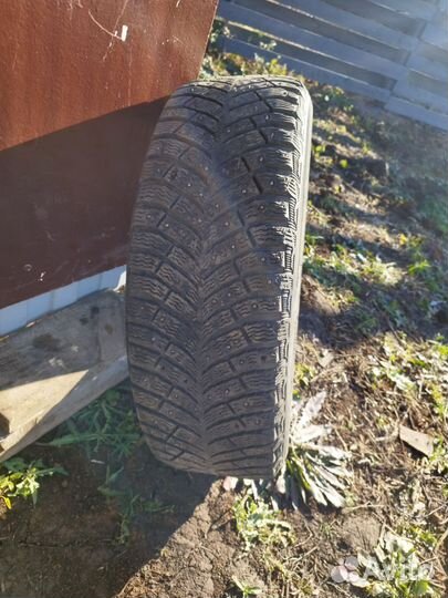 Michelin X-Ice North 4 215/60 R17