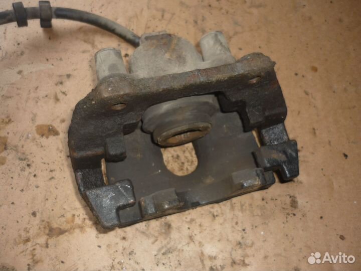 Суппорт задний правый Вольво S60