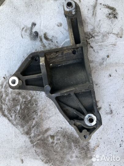 Кронштейн генератора mazda mpv 2.5 GY