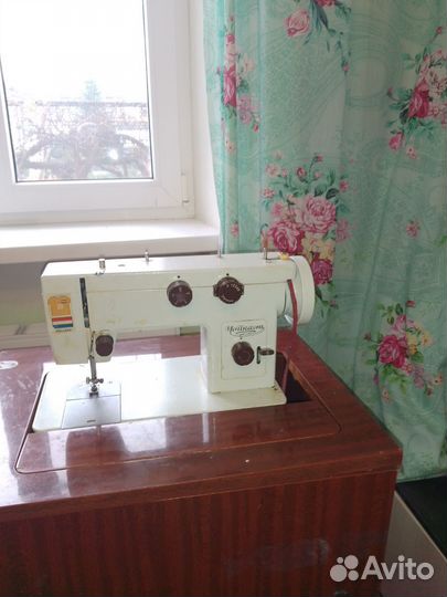 Швейная машинка чайка 142м