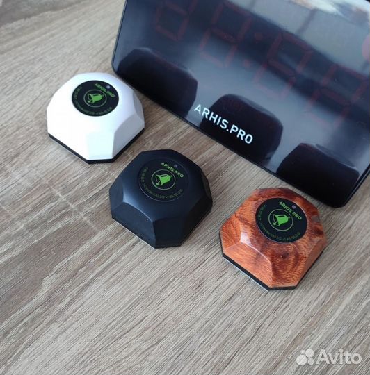 Кнопка вызова официанта-персонала и табло вызова