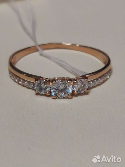 Золотое кольцо с фианитами