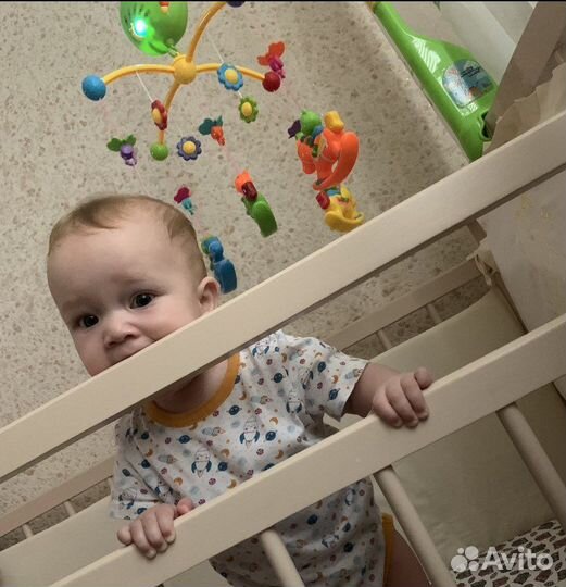 Музыкальный мобиль на кроватку