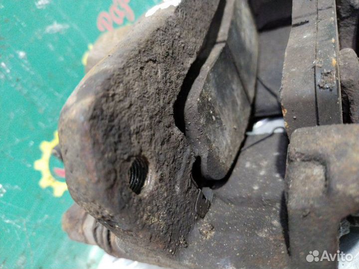 Суппорт передний левый Toyota Camry Gracia