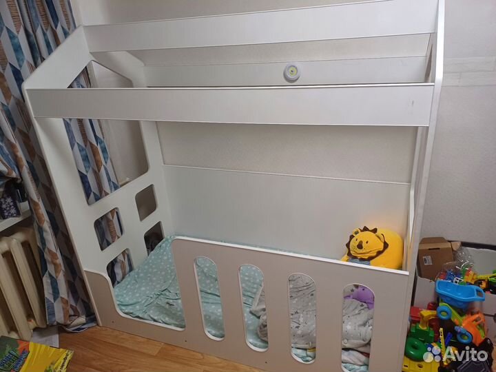 Детская кровать домик б/у