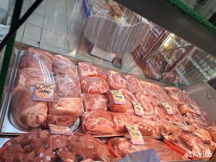 Мясной отдел, живая рыба