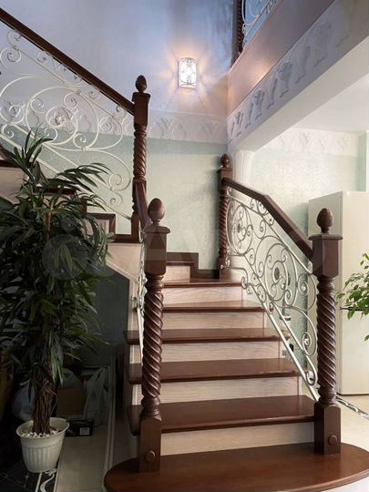 Коттедж 282 м² на участке 15 сот.