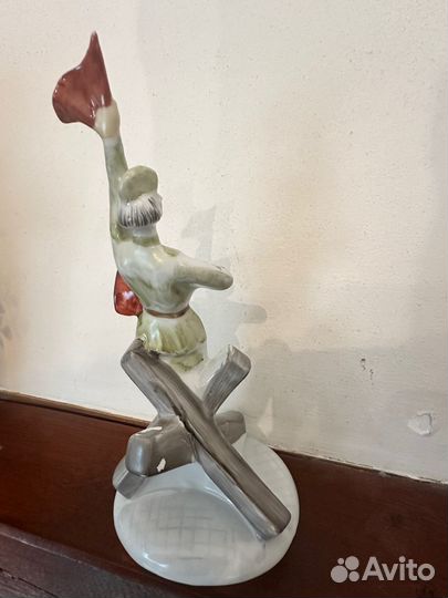 Фарфоровая статуэтка Регулировщица СССР