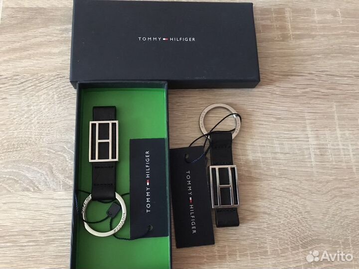 Брелок tommy hilfiger