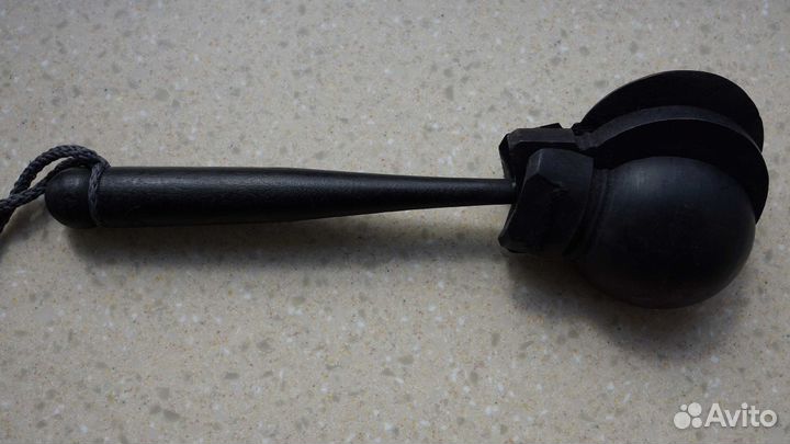 Старинный музыкальный набор из кастаньетов и дудки