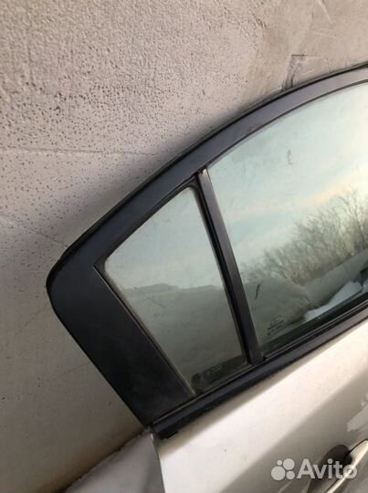 Стекло двери Mazda 3 (BK )