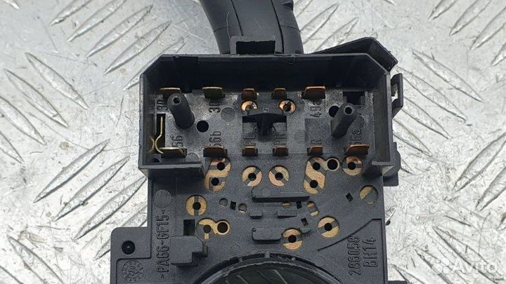 Переключатель поворотов подрулевой Skoda Superb 1