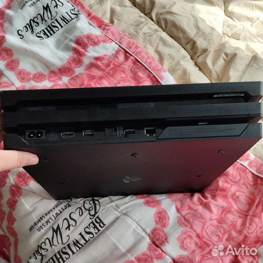 Sony ps4 pro 1tb +игры провода и 2джостика