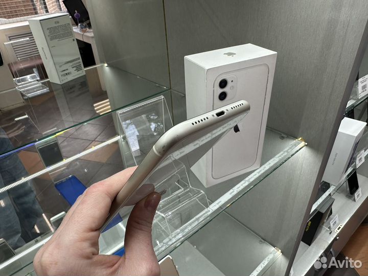 iPhone 11, 64 ГБ