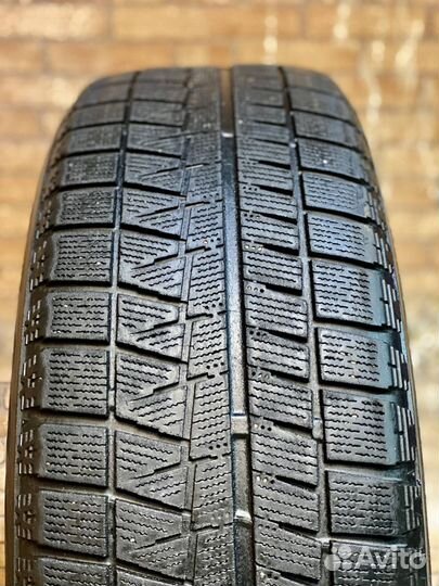 Bridgestone Blizzak Revo GZ 215/60 R17