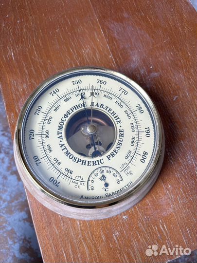 Барометр настенный