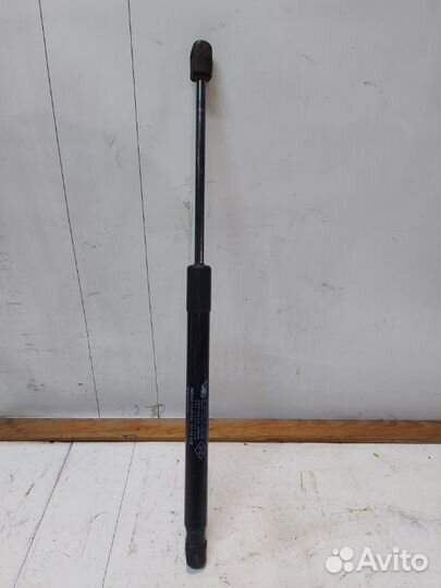 Амортизатор багажника задний правый Renault Duster