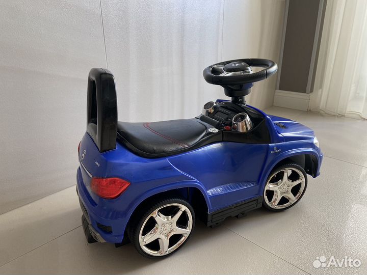 Машинка толокар с ручкой