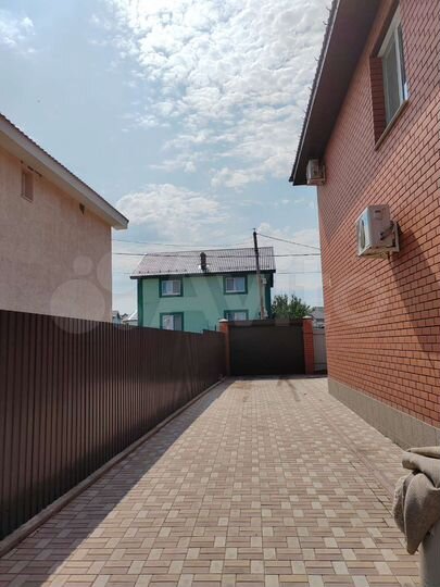 Коттедж 350 м² на участке 10 сот.