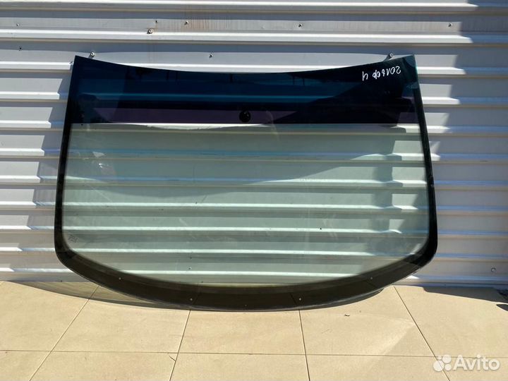 Лобовое стекло Volkswagen Golf 4