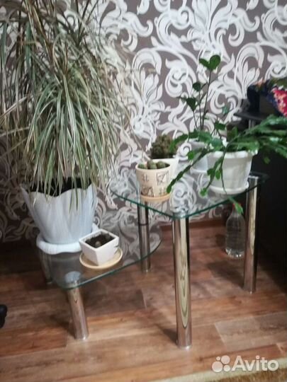 Подставка для цветов из стекла