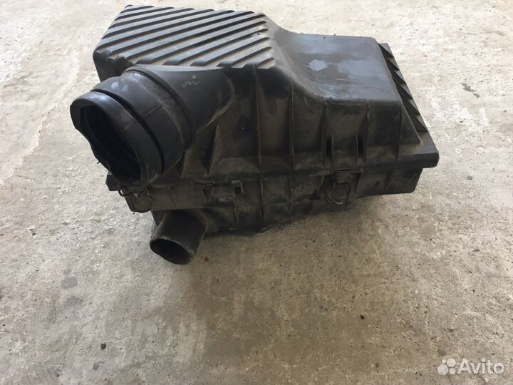 Корпус воздушного фильтра Volkswagen passat (3705)